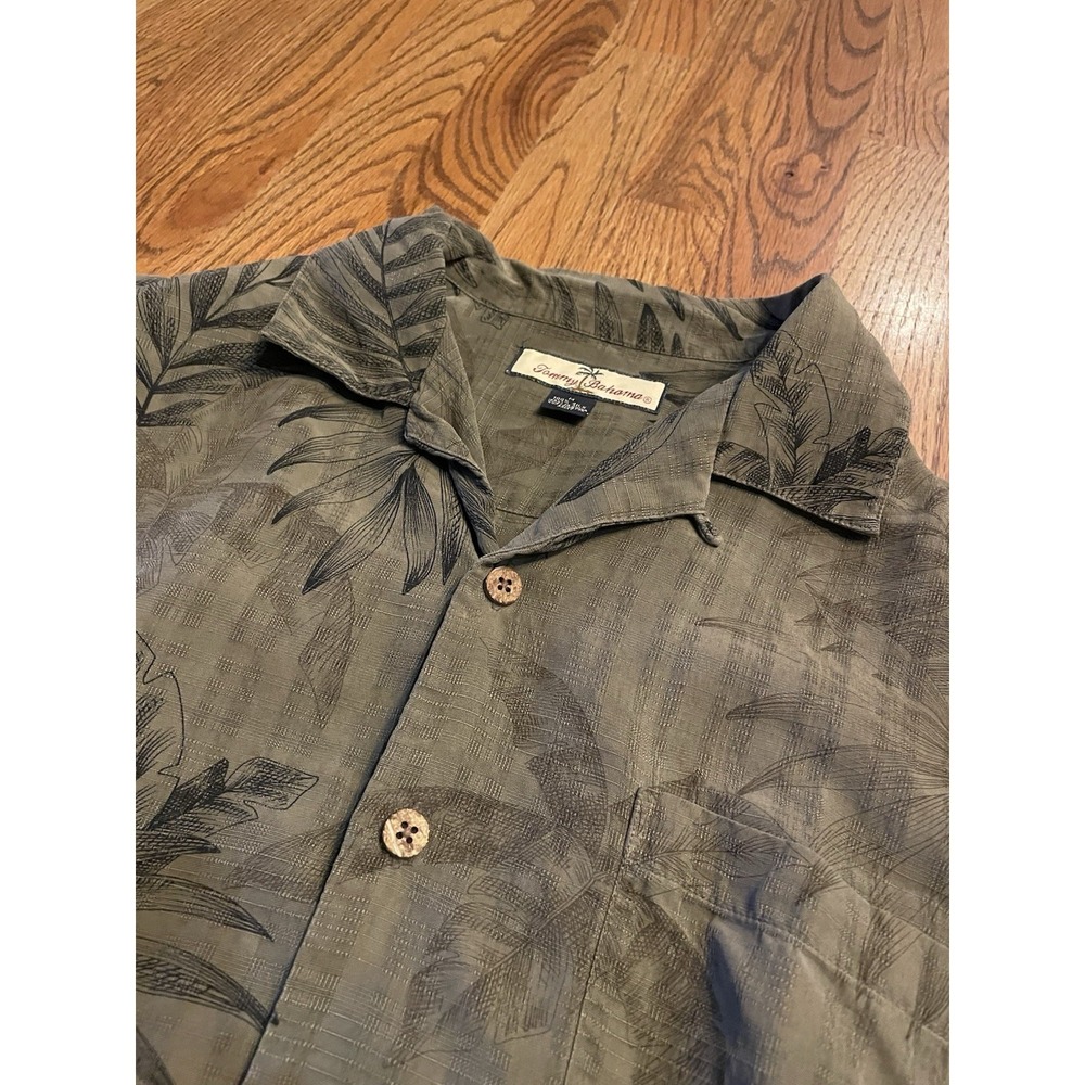 Tommy Bahama Men's Hawaiian Shirt Silk Gray Palm Print Medium Camp Collar
